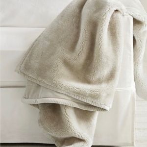 NEW STILL IN PACKAGING POTTERY BARN 50” x 60” Faux Fur Shearling Throw in Stone